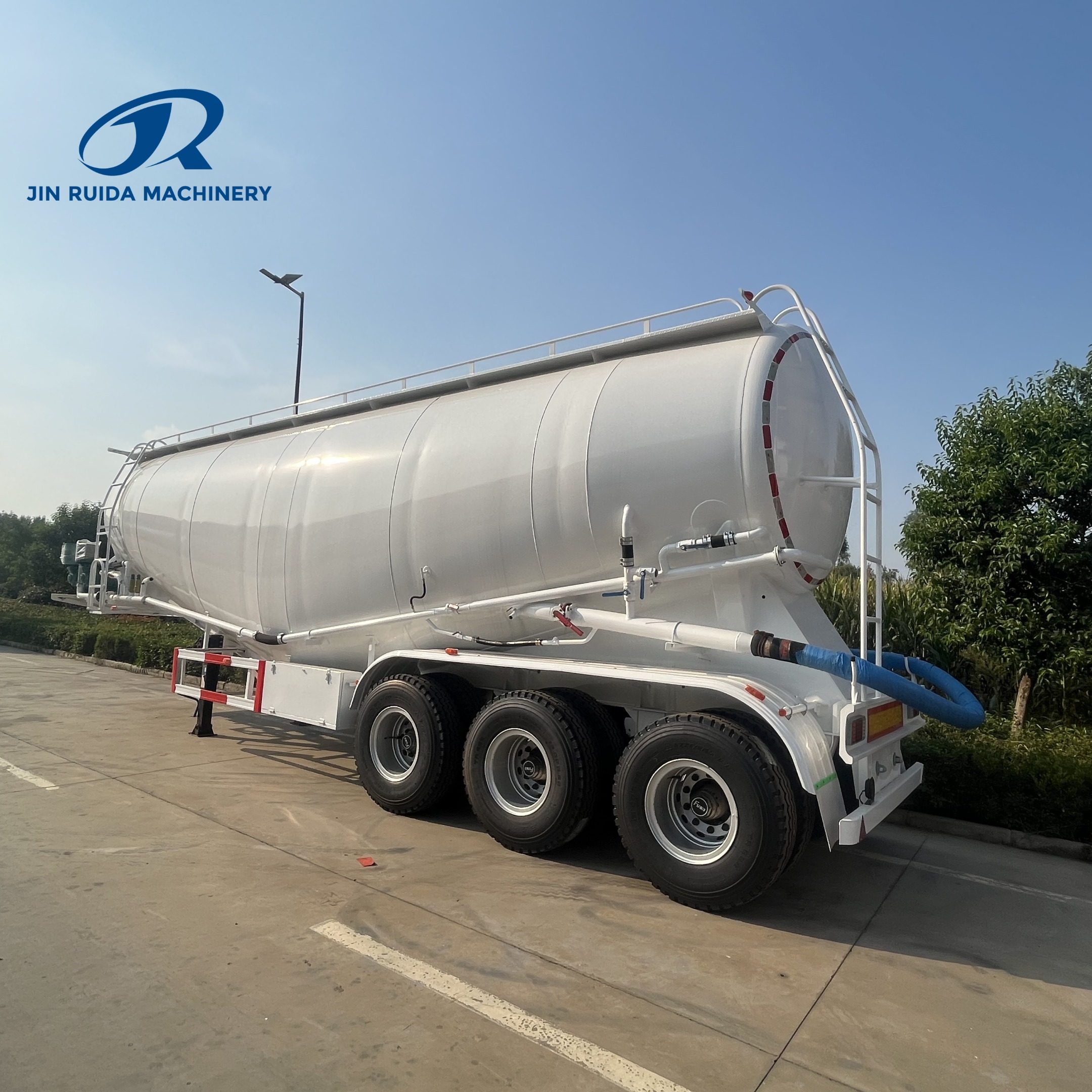 Bulk CementFly AshFlourPowder Material Transport TankTanker Heavy Duty Truck Semi Trailer